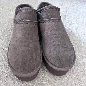 Women’s  Suede Slip-Ons, light brown suede, in pristine condition